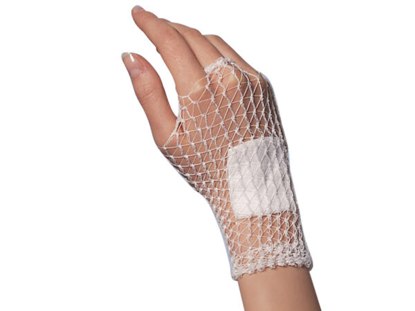 La rete tubolare elastica calibro 2 è un dispositivo medico semplice ma estremamente efficace, pensato per il fissaggio di medicazioni su aree piccole e articolate come il polso e la mano.